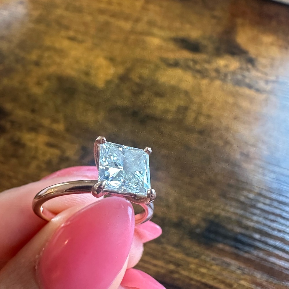 Elegant Gold Diamond Ring